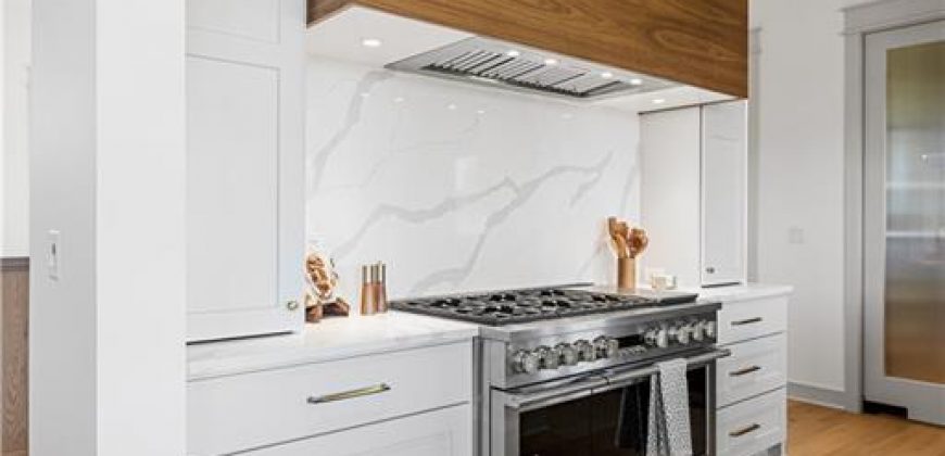 Homes for Sale in Parkville, MO 64152 | 7515 NW Fawn Circle