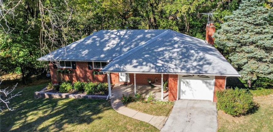 Homes for Sale in Kansas City, MO 64118 | 6159  Circle View Drive