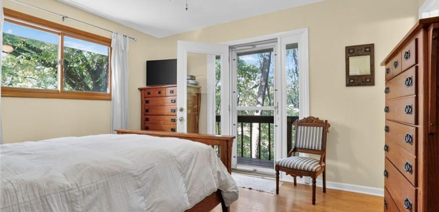 Homes for Sale in Kansas City, MO 64118 | 6159  Circle View Drive