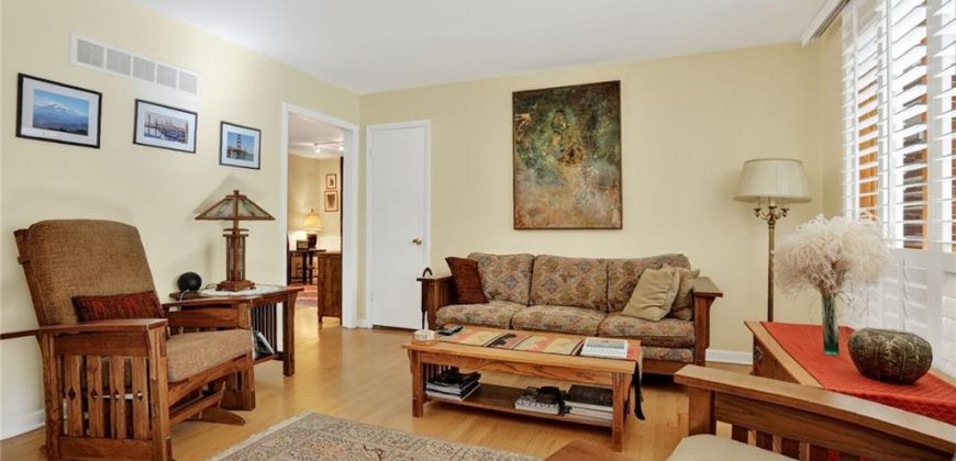 Homes for Sale in Kansas City, MO 64118 | 6159  Circle View Drive