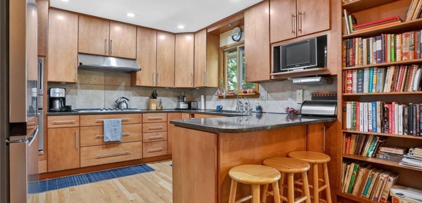 Homes for Sale in Kansas City, MO 64118 | 6159  Circle View Drive