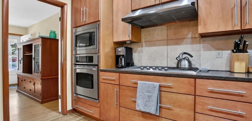 Homes for Sale in Kansas City, MO 64118 | 6159  Circle View Drive