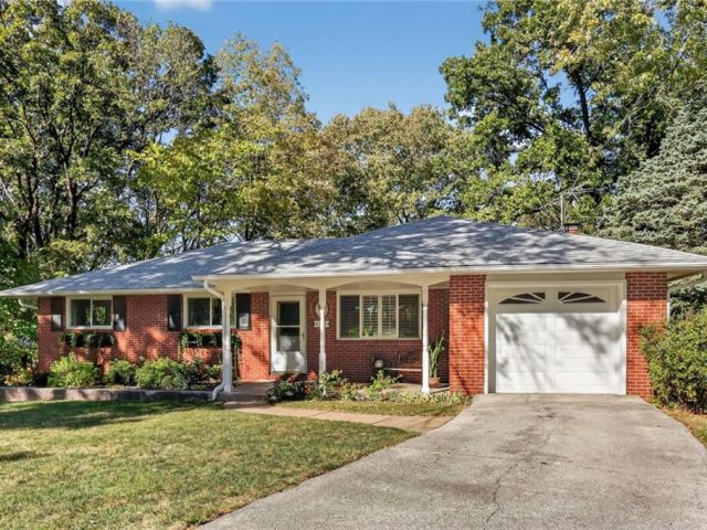Homes for Sale in Kansas City, MO 64118 | 6159  Circle View Drive