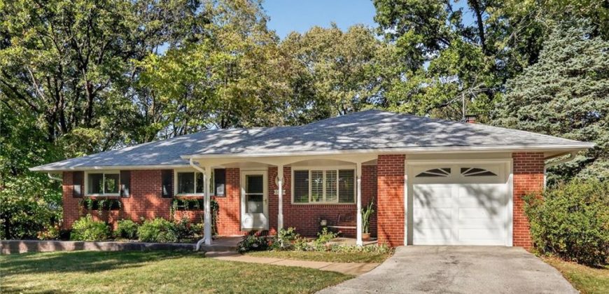Homes for Sale in Kansas City, MO 64118 | 6159  Circle View Drive