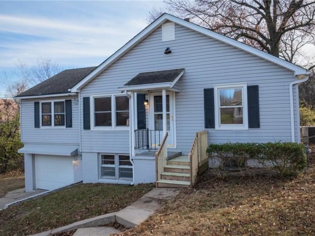 Homes for Sale in Gladstone, MO 64118 | 9 NW Englewood Court