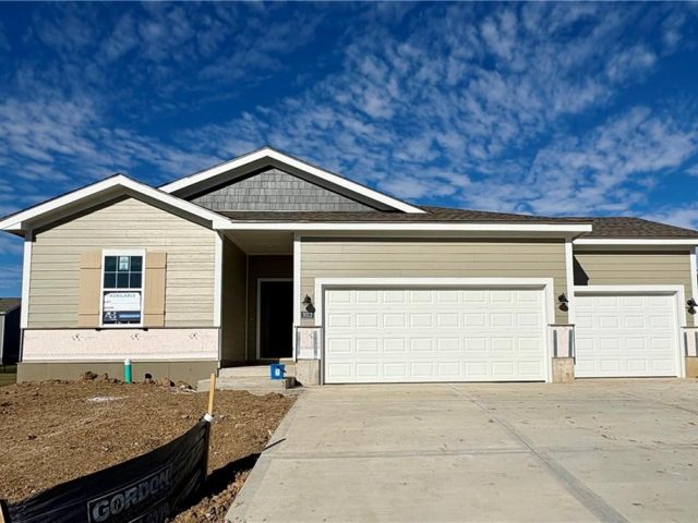 Homes for Sale in Kansas City, MO 64154 | 3012 NW 95th Terrace