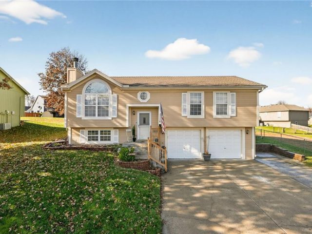 Homes for Sale in Kearney, MO 64060 | 806  Pine Crest Avenue