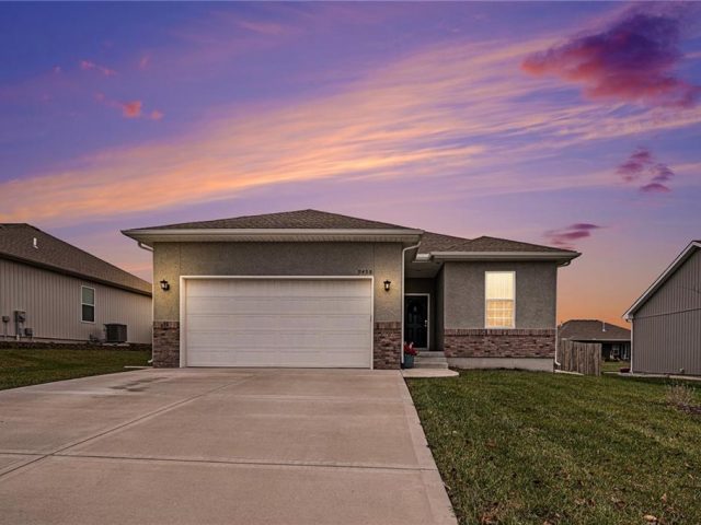 Homes for Sale in Kansas City, MO 64154 | 9458 N Lenox Avenue