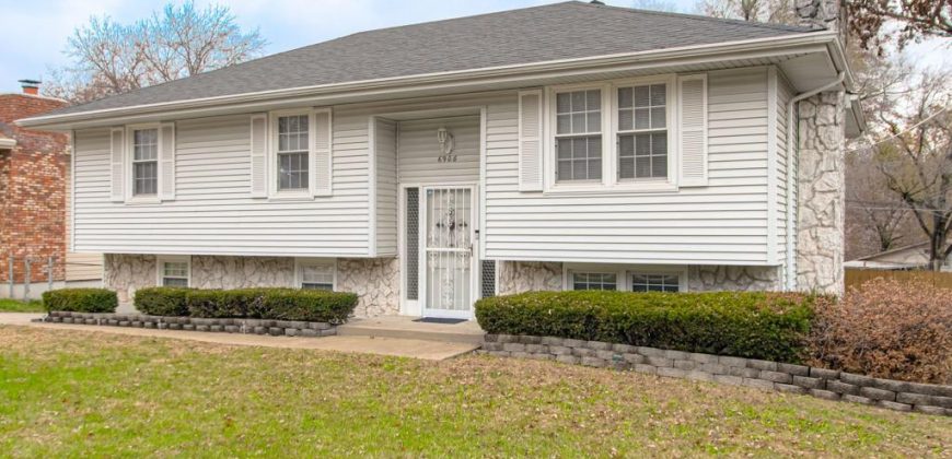 Homes for Sale in Kansas City, MO 64152 | 6908 NW Belvidere Parkway