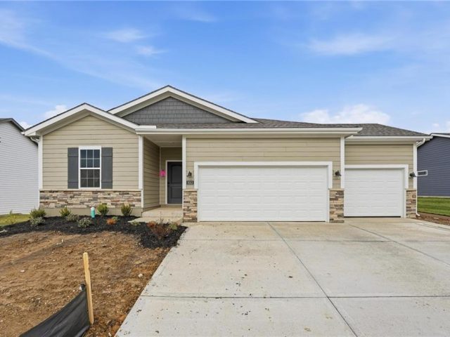 Homes for Sale in Kansas City, MO 64154 | 3012 NW 95th Terrace