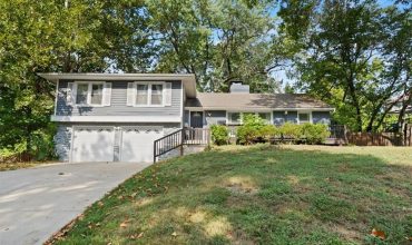 Homes for Sale in Gladstone, MO 64118 | 7104 N Baltimore Avenue