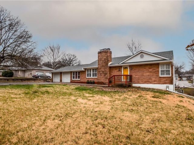 Homes for Sale in Kansas City, MO 64118 | 407 NE 61st Terrace