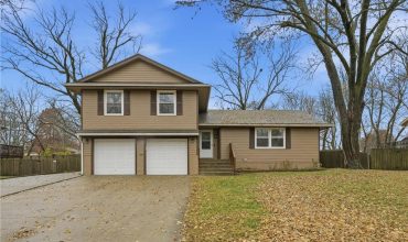 Homes for Sale in Kansas City, MO 64155 | 11018 N Kenwood Avenue