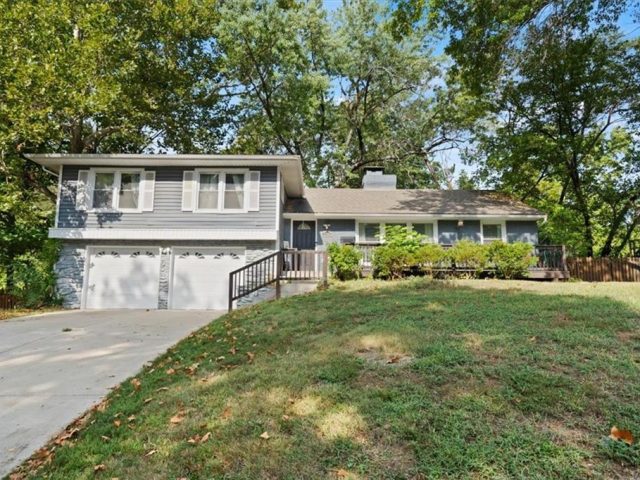 Homes for Sale in Gladstone, MO 64118 | 7104 N Baltimore Avenue