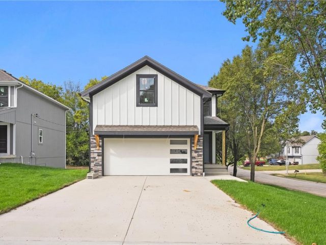 Homes for Sale in Kansas City, MO 64155 | 11226 N Oak Trafficway