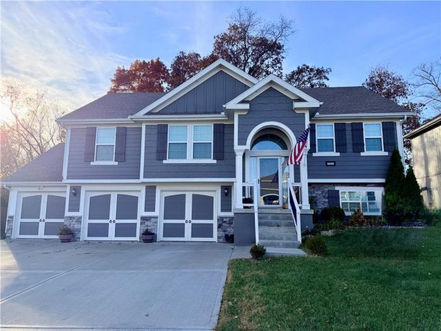 Homes for Sale in Kansas City, MO 64156 | 10020 N Lawn Avenue