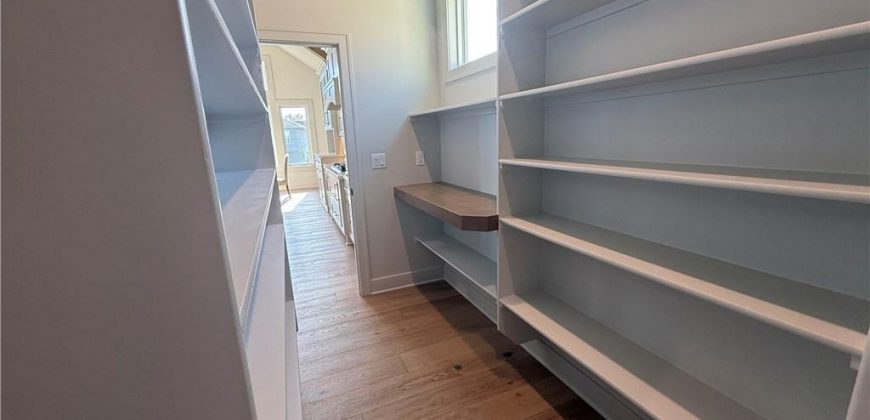 Homes for Sale in Riverside, MO 64150 | 4604 NW Luna Piena Way