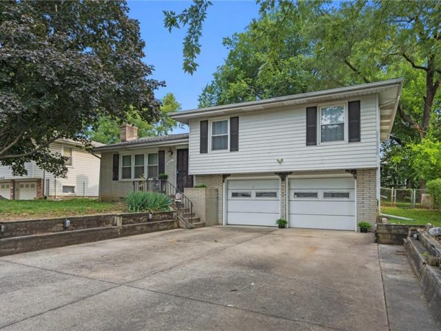 Homes for Sale in Kansas City, MO 64117 | 4814 NE 46th Terrace
