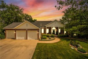 8211-NW-High Point-Drive-mls-2567976-image-1