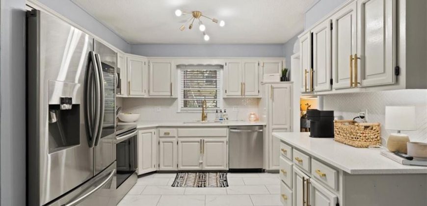 Homes for Sale in Gladstone, MO 64118 | 7104 N Baltimore Avenue