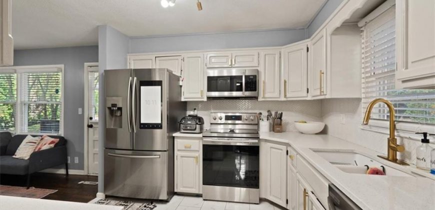 Homes for Sale in Gladstone, MO 64118 | 7104 N Baltimore Avenue