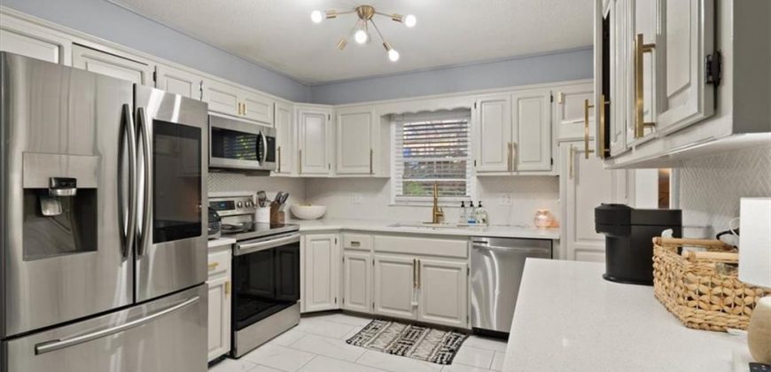 Homes for Sale in Gladstone, MO 64118 | 7104 N Baltimore Avenue