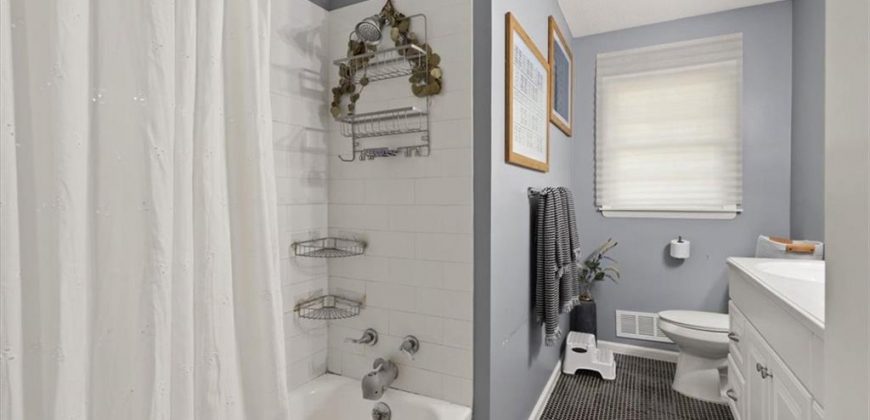 Homes for Sale in Gladstone, MO 64118 | 7104 N Baltimore Avenue