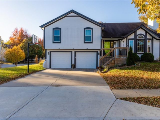 Homes for Sale in Kansas City, MO 64155 | 909 NE 117th Terrace