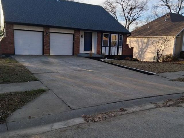 Homes for Sale in Kansas City, MO 64151 | 7412 N Strathbury Avenue