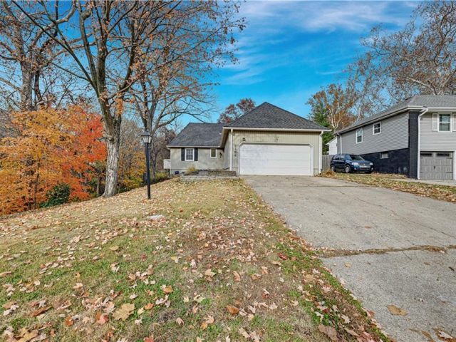 Homes for Sale in Kansas City, MO 64118 | 1406 NE 52nd Terrace