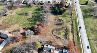 Homes for Sale in Kearney, MO 64060 | 1811  Paddock Drive