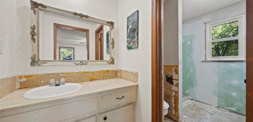 Homes for Sale in Parkville, MO 64152 | 6606 NW Quail Run Drive