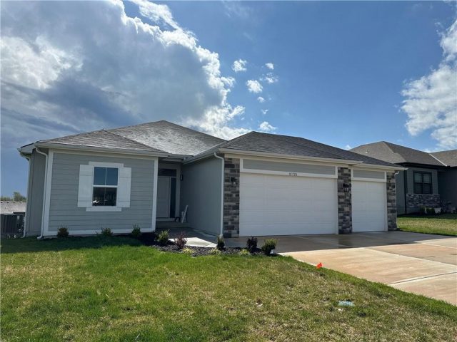 Homes for Sale in Kansas City, MO 64157 | 11721 N Lane Avenue