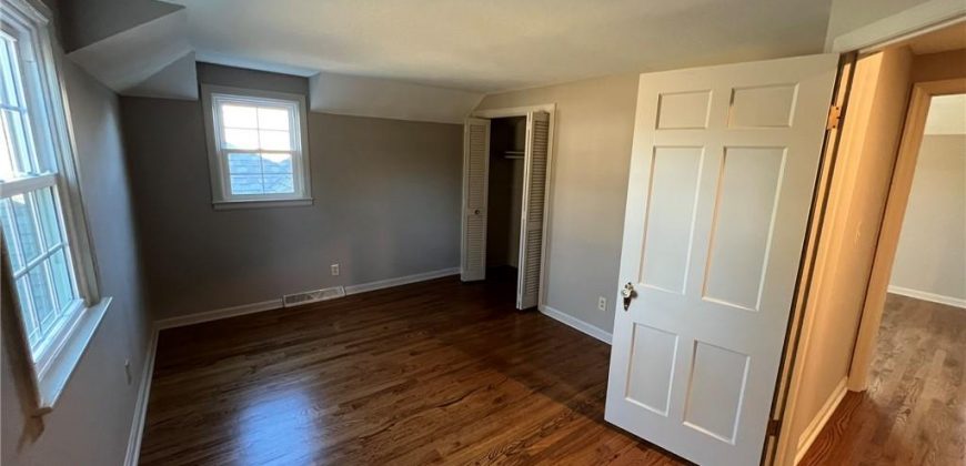 Homes for Sale in Kansas City, MO 64118 | 900 NE Barnes Avenue