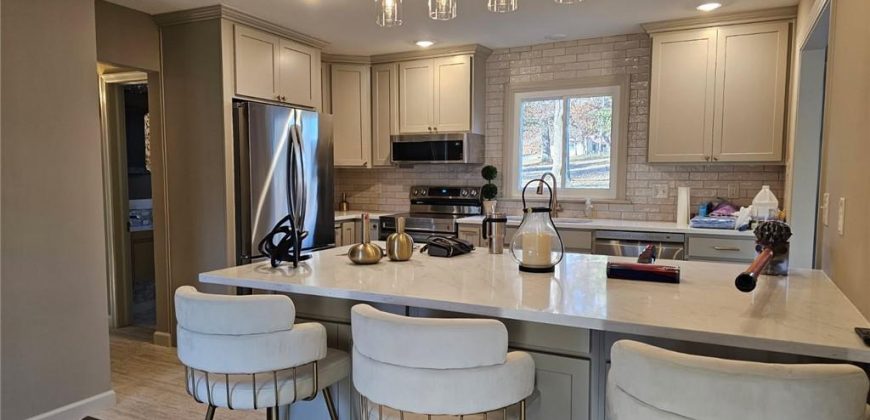 Homes for Sale in Kansas City, MO 64118 | 900 NE Barnes Avenue