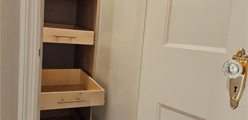 Homes for Sale in Kansas City, MO 64118 | 900 NE Barnes Avenue