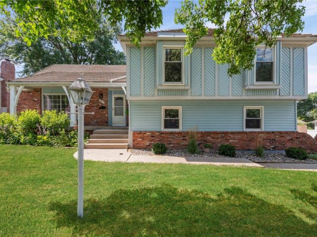 Homes for Sale in Gladstone, MO 64119 | 3511 NE 61st Terrace