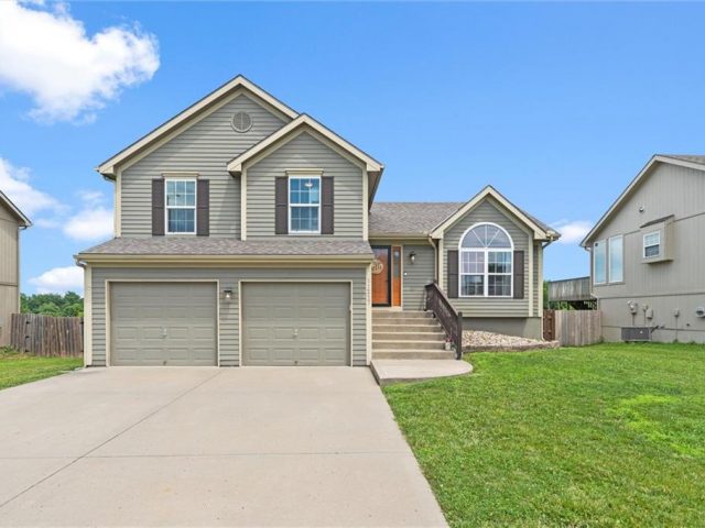 Homes for Sale in Kansas City, MO 64155 | 11217 N Pennsylvania Avenue