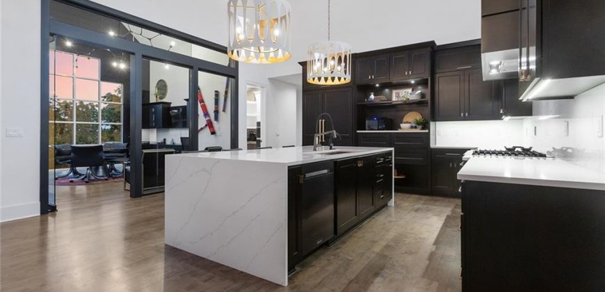 Homes for Sale in Parkville, MO 64152 | 6949  Watson’s Country Lane