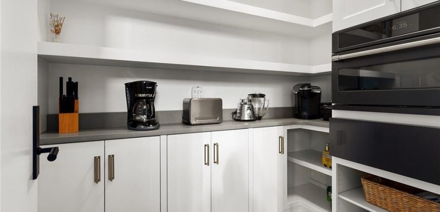 Homes for Sale in Parkville, MO 64152 | 6949  Watson’s Country Lane