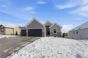 8215-NW-89th-Terrace-mls-2569464-image-1