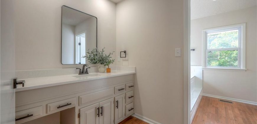 Homes for Sale in Liberty, MO 64068 | 1124  Amesbury Avenue