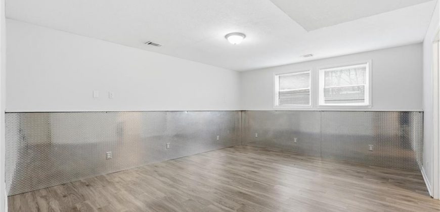 Homes for Sale in Kansas City, MO 64155 | 11018 N Kenwood Avenue