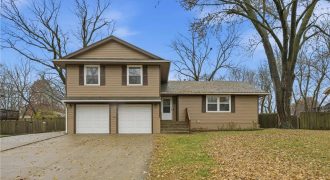 Homes for Sale in Kansas City, MO 64155 | 11018 N Kenwood Avenue