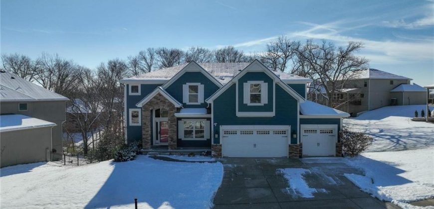 Homes for Sale in Parkville, MO 64152 | 5950  Thousand Oaks Drive