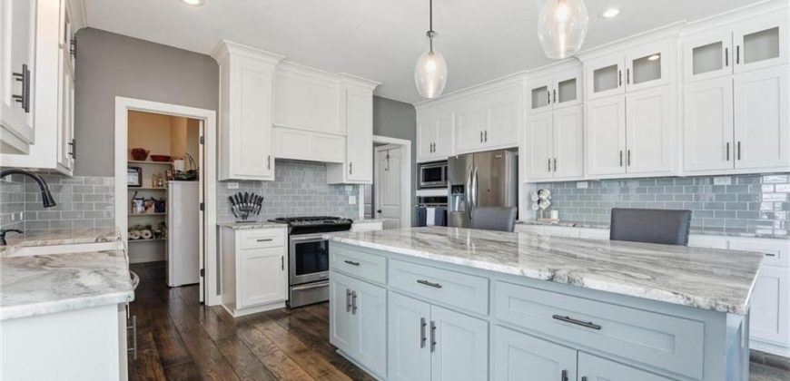 Homes for Sale in Parkville, MO 64152 | 5950  Thousand Oaks Drive