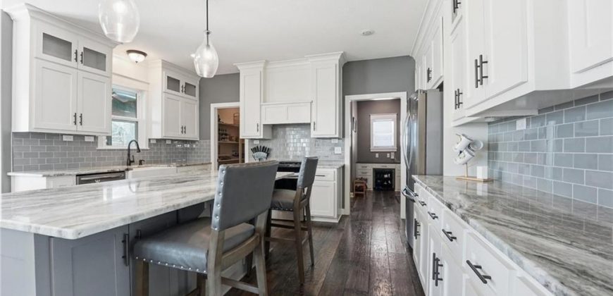 Homes for Sale in Parkville, MO 64152 | 5950  Thousand Oaks Drive