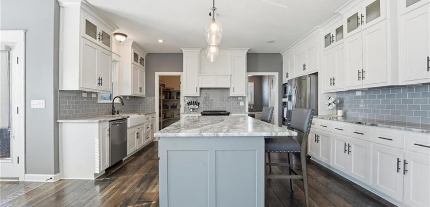 Homes for Sale in Parkville, MO 64152 | 5950  Thousand Oaks Drive