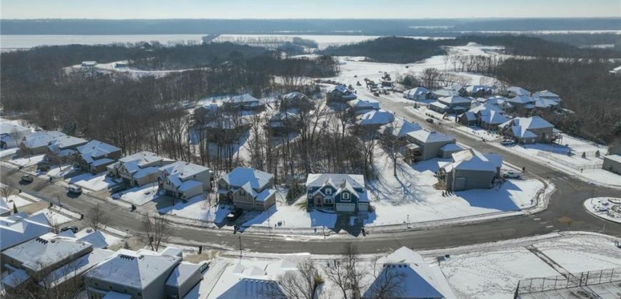 Homes for Sale in Parkville, MO 64152 | 5950  Thousand Oaks Drive