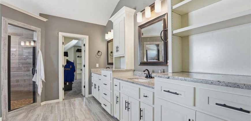 Homes for Sale in Parkville, MO 64152 | 5950  Thousand Oaks Drive